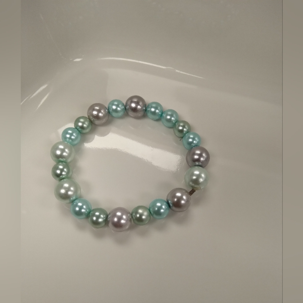 Elegant Multi-Color Faux Pearl Bracelet
